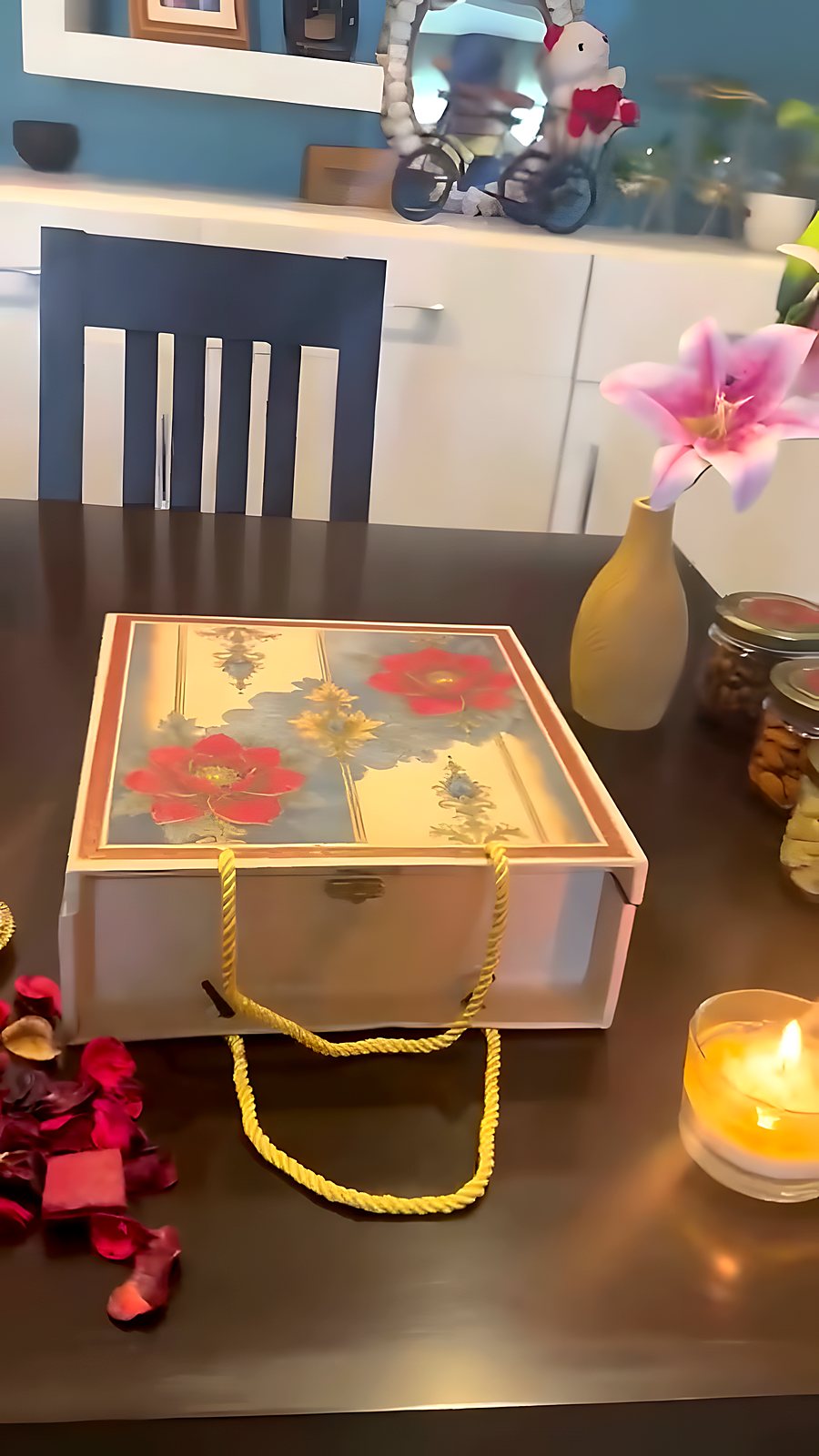 NIVIGO floral gift box with rope handles on a dining table