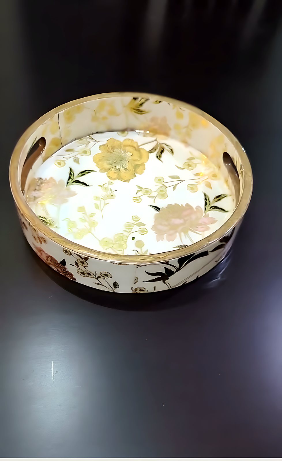 Printed round wooden serving tray