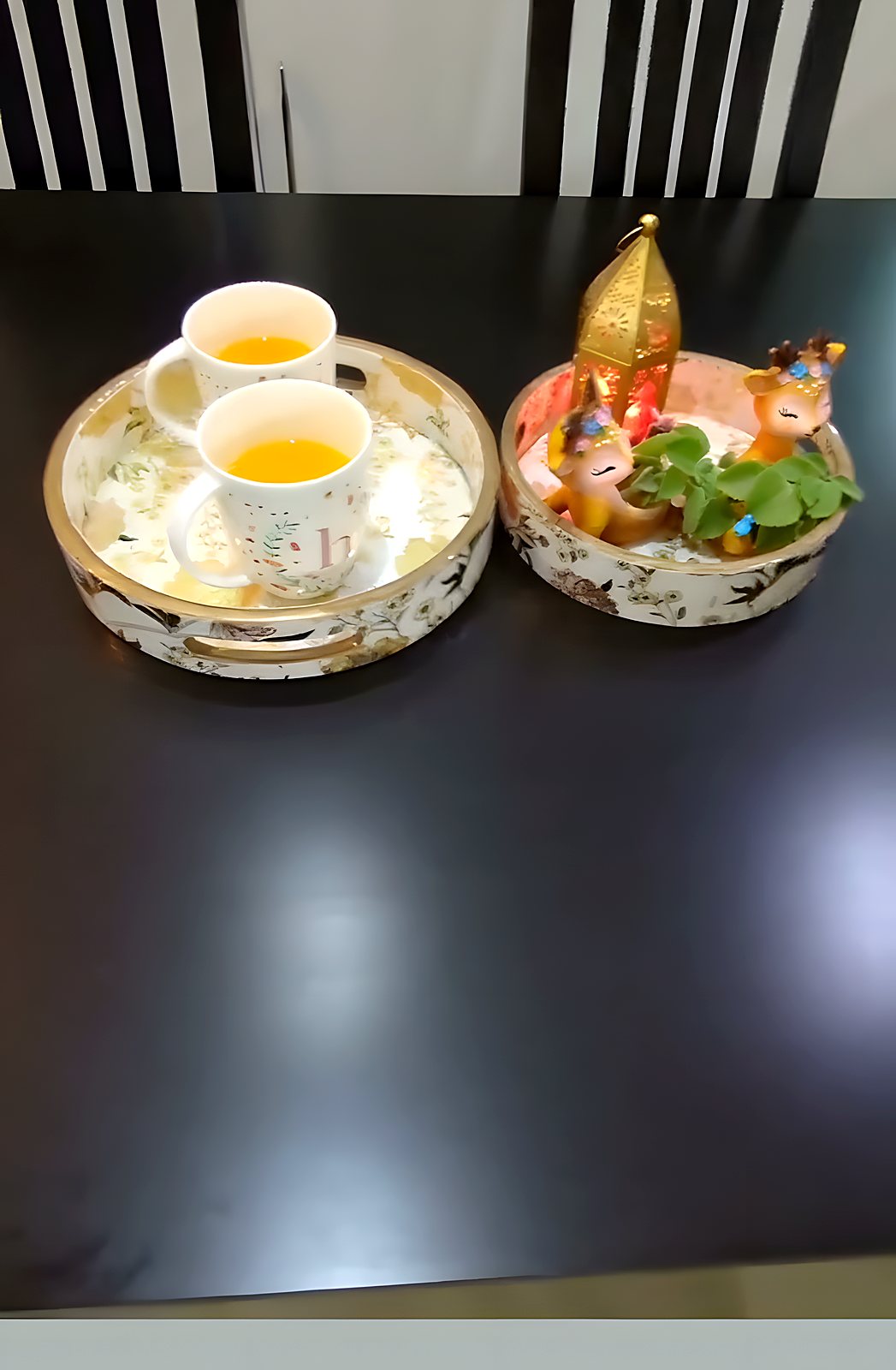 Serving tray with tea cups